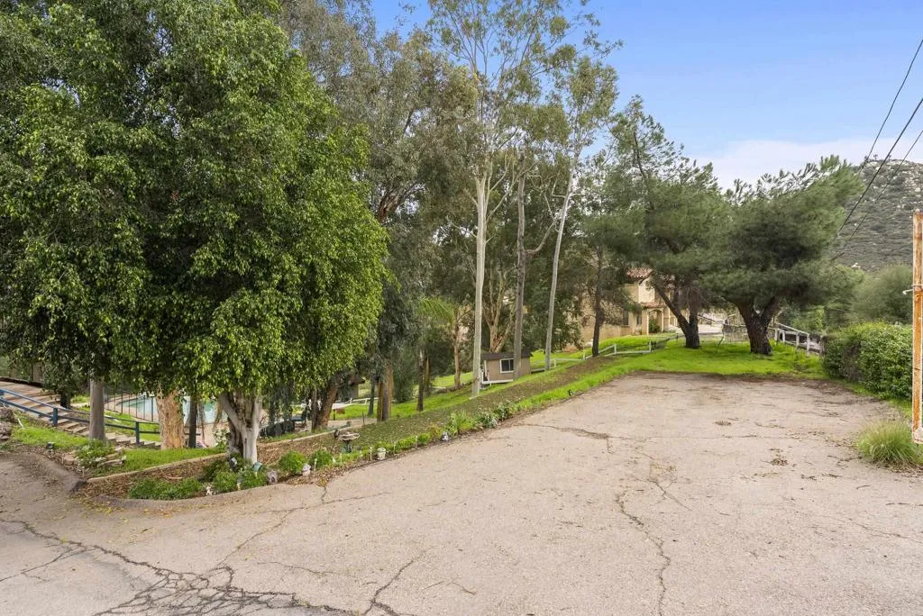 https://cdn.realtyfeed.com/cdn/127/306615605/af0d0a13673667cf778d4a0a6e0d6ddf.webp