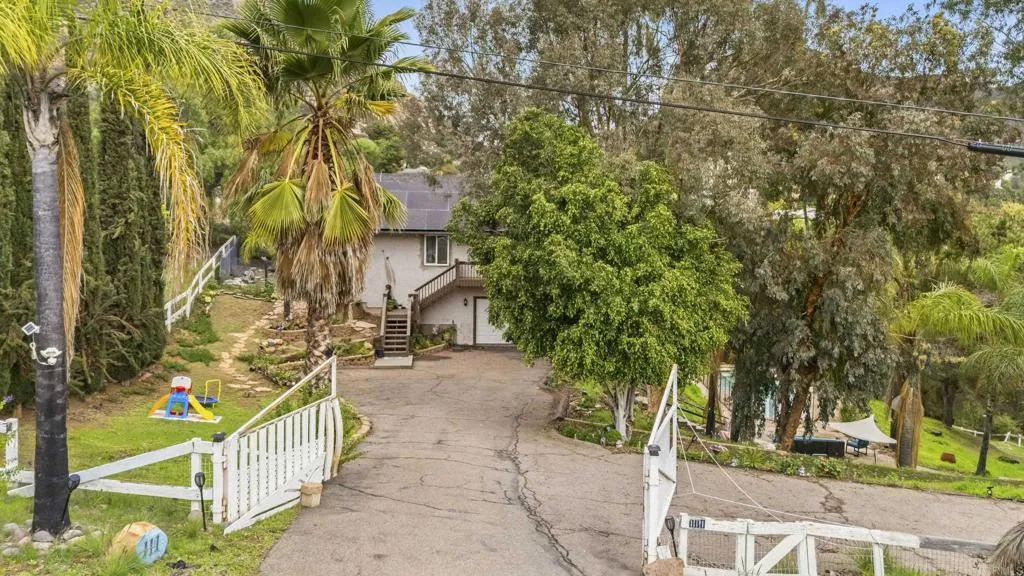 https://cdn.realtyfeed.com/cdn/127/306615605/afb00908f5d0493f2594116b3aca4dee.webp