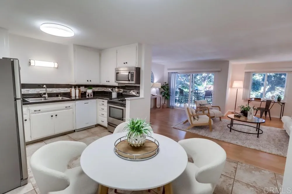 https://cdn.realtyfeed.com/cdn/127/306615619/6458938b48a7e13371b712b74eca24af.webp