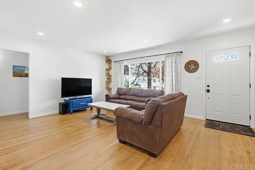 https://cdn.realtyfeed.com/cdn/127/306615689/0520a2367a02468bbc81c7555a42a260.webp