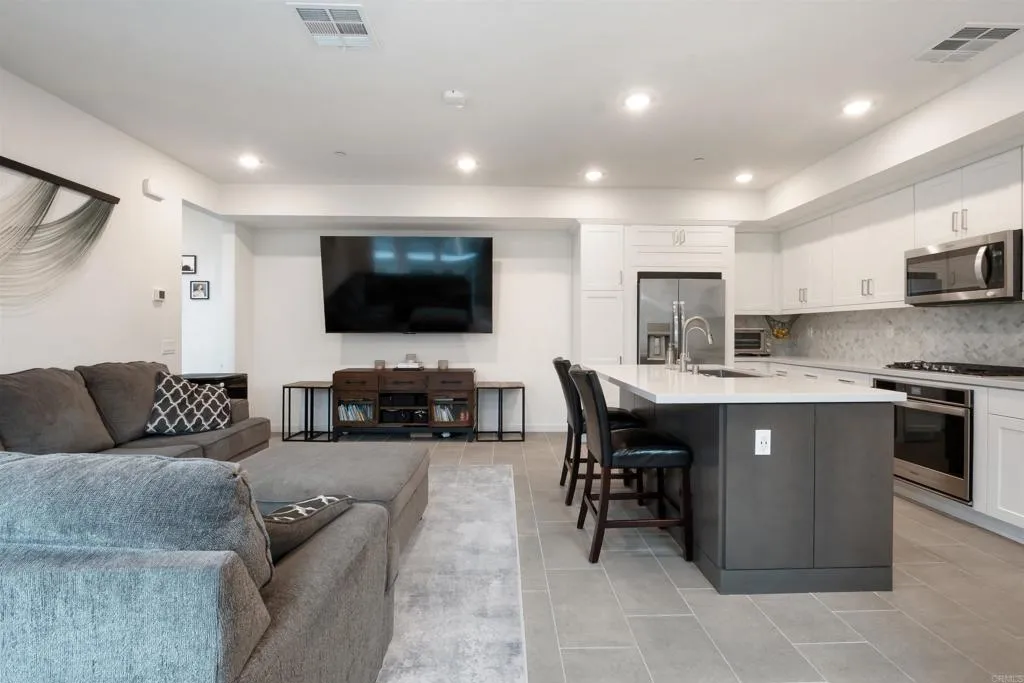 https://cdn.realtyfeed.com/cdn/127/306615785/839e6f3b17af64ca9a14dbe6f75dc1ef.webp