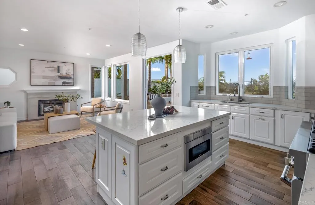 https://cdn.realtyfeed.com/cdn/127/306615838/3108cc692850bd6b1dc146d086c619f4.webp