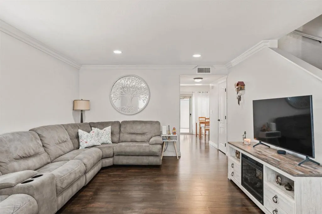 https://cdn.realtyfeed.com/cdn/127/306615944/5047878add26b1ccfb67d7fe3a8301b1.webp