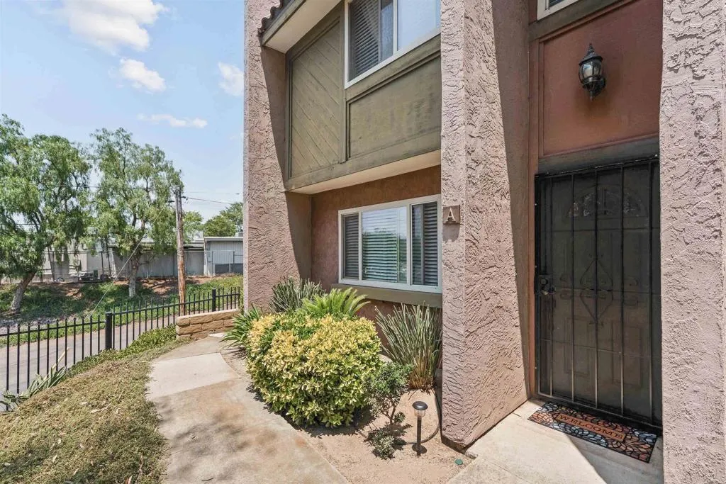 https://cdn.realtyfeed.com/cdn/127/306615944/f55a5b3434f0788b13ba3725a7a78cd5.webp