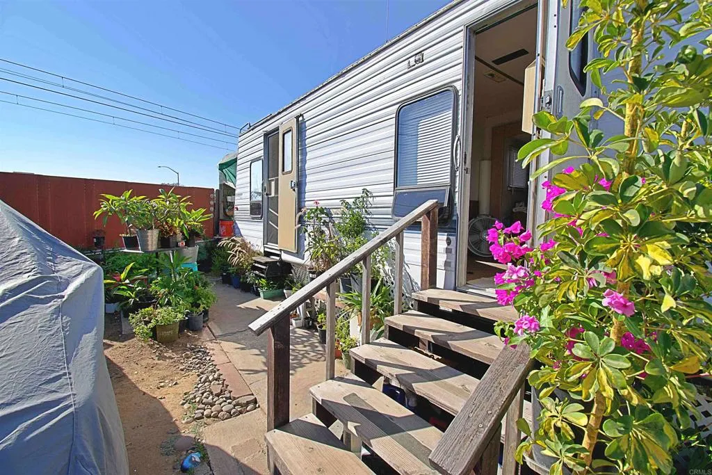 https://cdn.realtyfeed.com/cdn/127/306615974/670b3f23a39cce572c08b5149502318c.webp