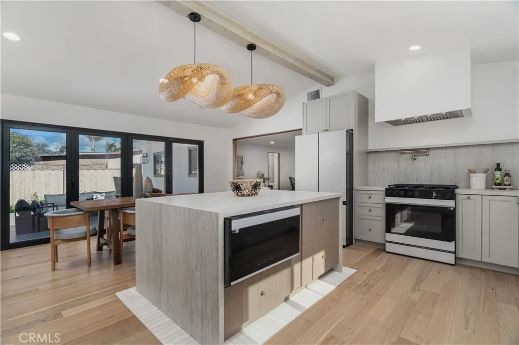 https://cdn.realtyfeed.com/cdn/127/306616054/cd797ad675154d1b34bc1adb3cb008c0.webp