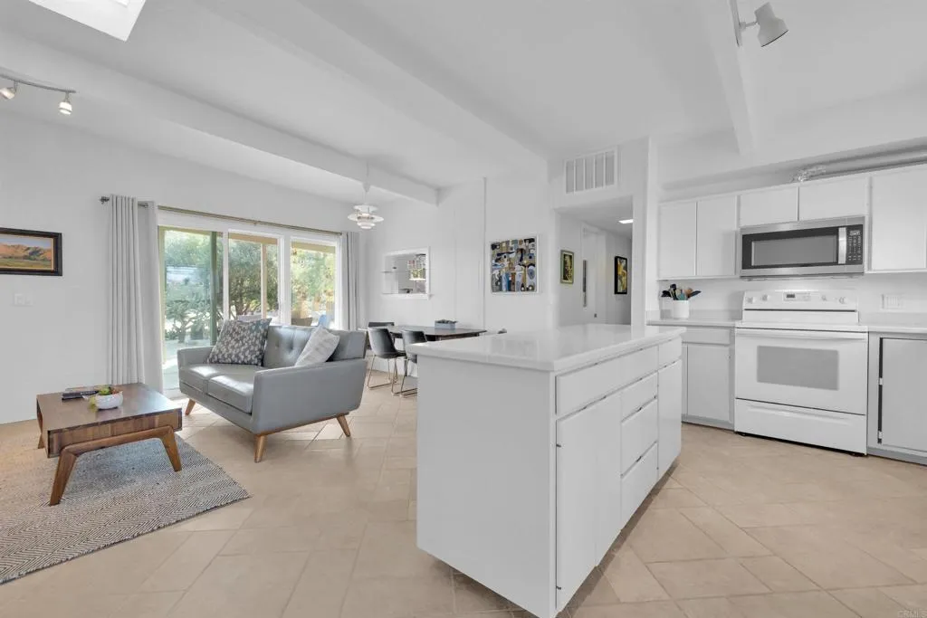 https://cdn.realtyfeed.com/cdn/127/306616099/6f04c373f7767e03cb6546edd0376831.webp