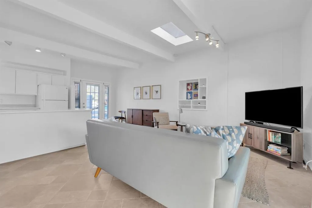 https://cdn.realtyfeed.com/cdn/127/306616099/88f0f21b6ec1b5fd46fcbfe1688b7857.webp