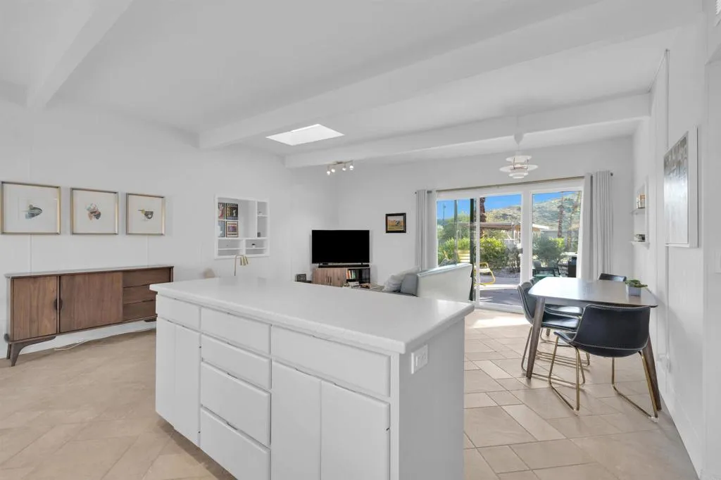 https://cdn.realtyfeed.com/cdn/127/306616099/93ddce9779775b0a39e97ae095a0c4bd.webp