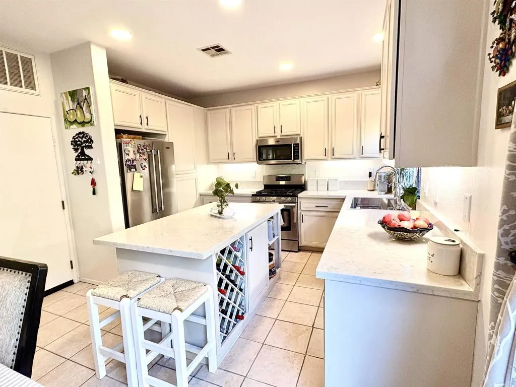 https://cdn.realtyfeed.com/cdn/127/306616140/0158d6220e9261f859f0089c87f35c52.webp