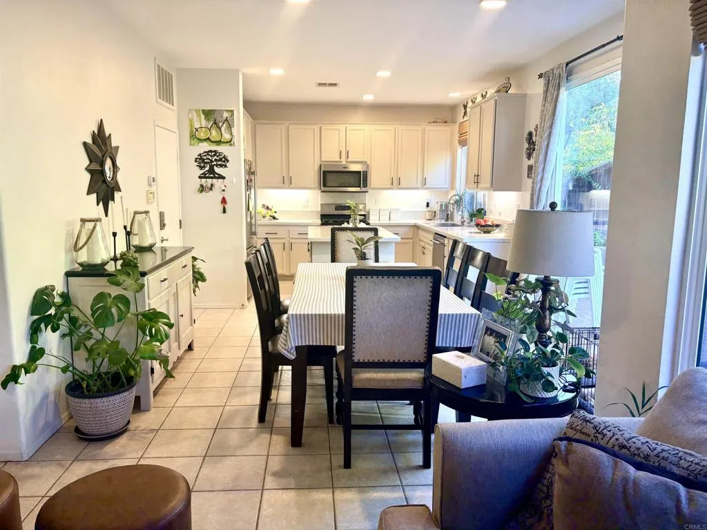https://cdn.realtyfeed.com/cdn/127/306616140/a160f7956ad87c6af4775eae00b839fb.webp