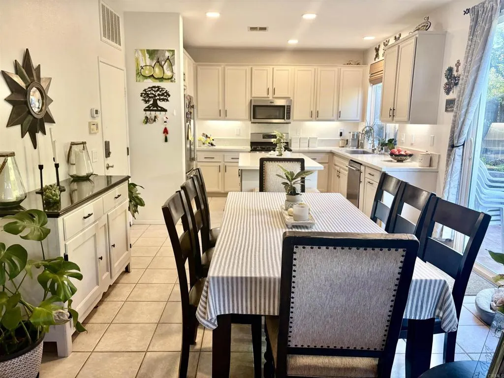 https://cdn.realtyfeed.com/cdn/127/306616140/c0013a7f572b89707bca0feaba064012.webp