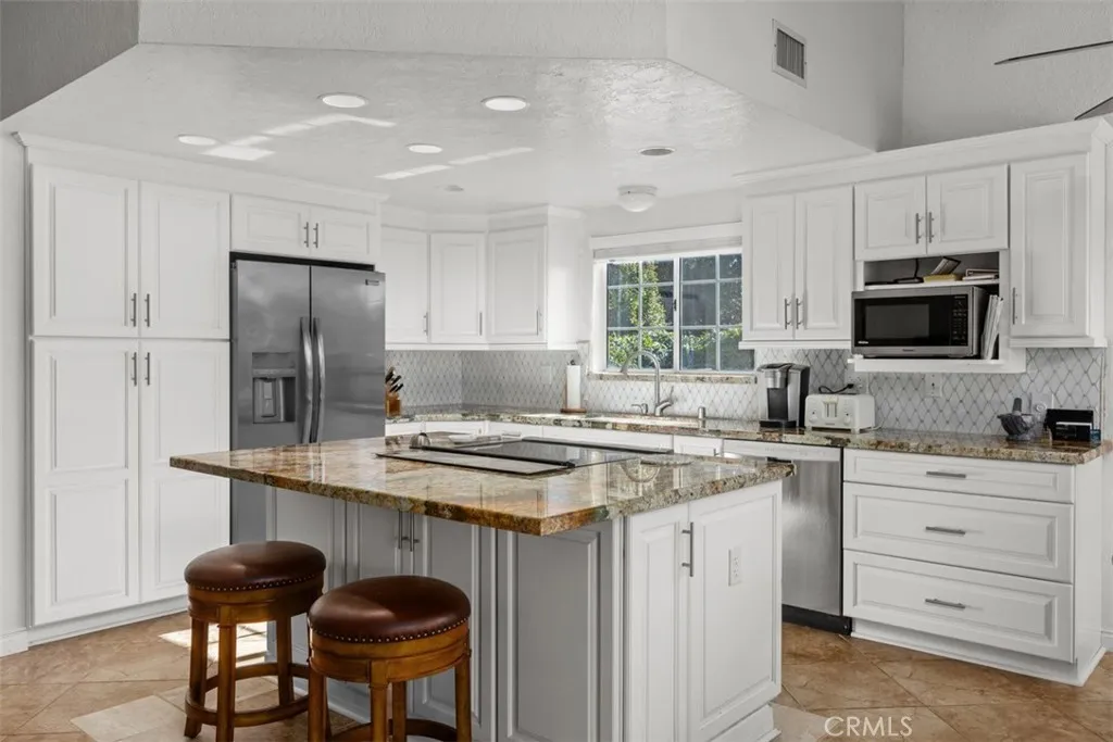 https://cdn.realtyfeed.com/cdn/127/306616308/9b85f671a524550db1f0d26cac622742.webp