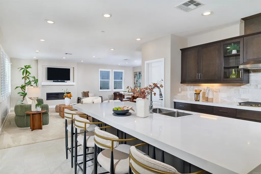 https://cdn.realtyfeed.com/cdn/127/306616371/841556adcad27018d3bd6eb00b9e743c.webp