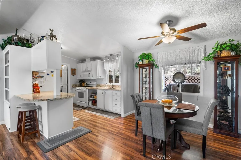 https://cdn.realtyfeed.com/cdn/127/306616373/62a7c381360c3758fcc9695d5d60760e.webp