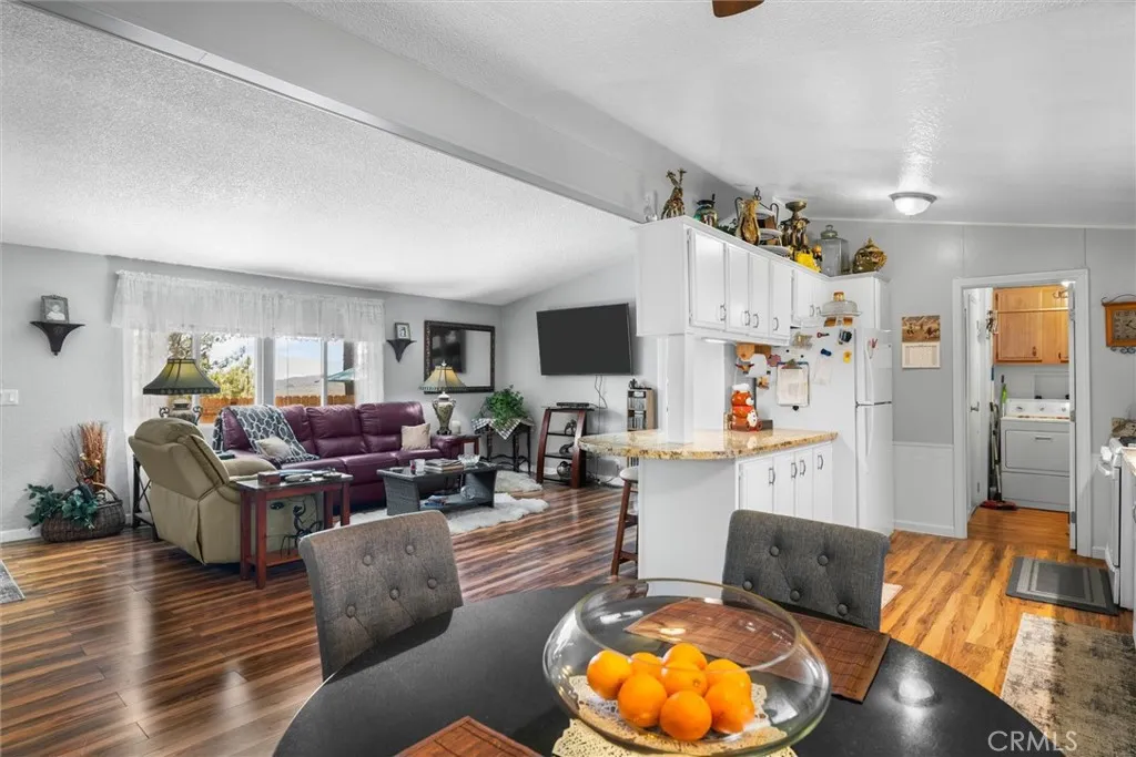 https://cdn.realtyfeed.com/cdn/127/306616373/cf76023b127052887ce09c69e46f6c28.webp