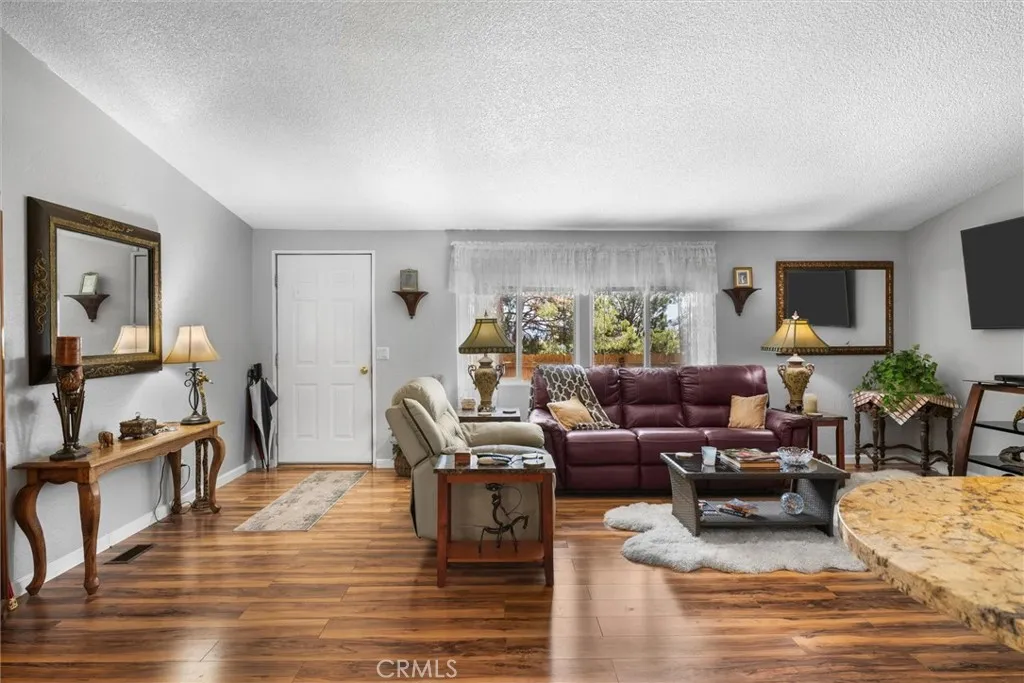 https://cdn.realtyfeed.com/cdn/127/306616373/faecc875009d03be48663081fbd389e5.webp