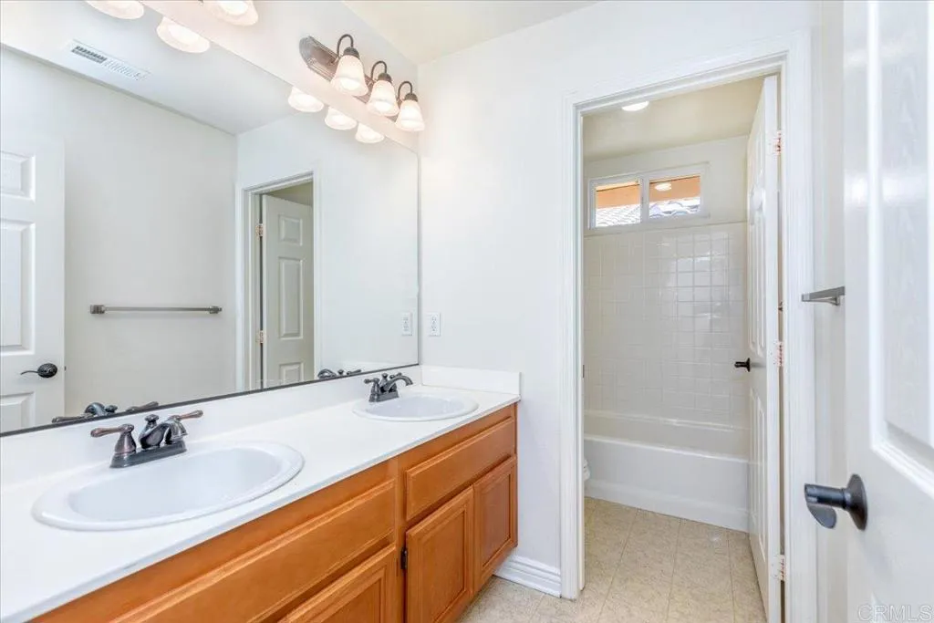 https://cdn.realtyfeed.com/cdn/127/306616420/7f2b6374657803a3db664282e1ce54e5.webp