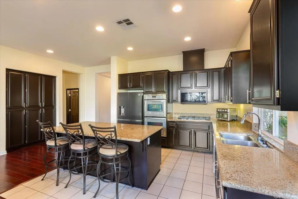 https://cdn.realtyfeed.com/cdn/127/306616420/a304c3c59234040bb0c804b7d54670fa.webp