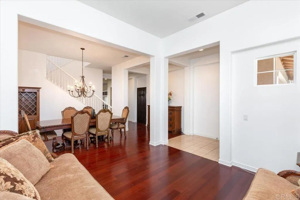 https://cdn.realtyfeed.com/cdn/127/306616420/b43573080f145f68bccce24ce20ba8ed.webp