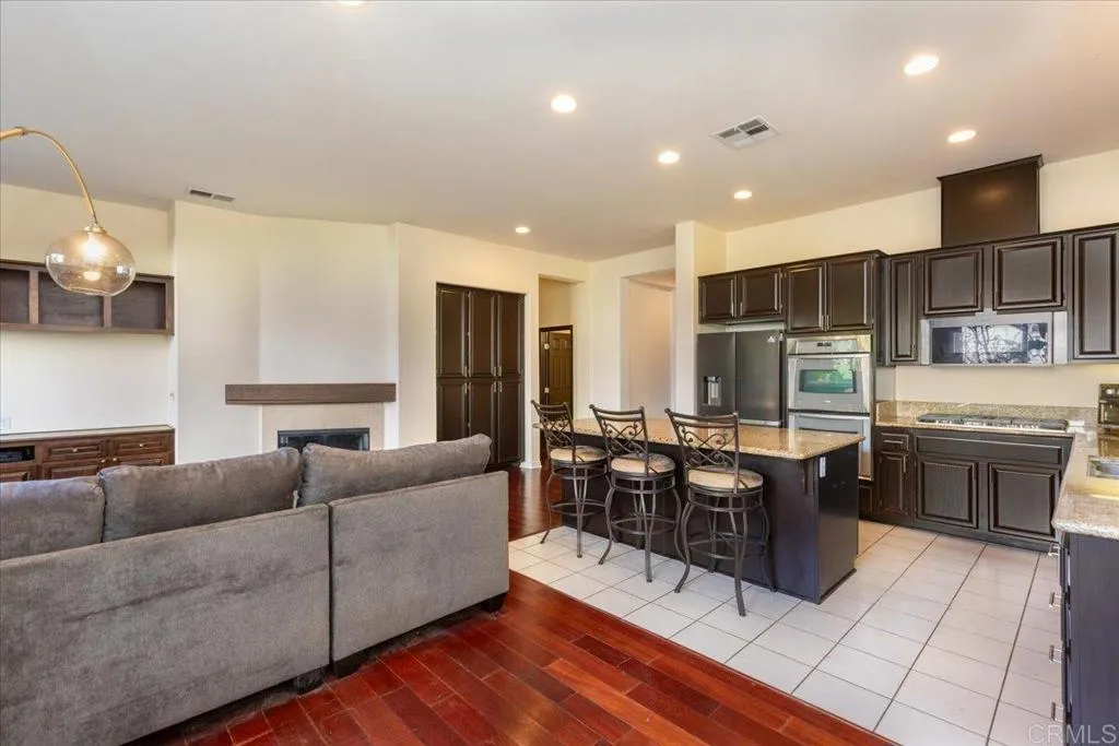 https://cdn.realtyfeed.com/cdn/127/306616420/e0413eece4f3a5dda3526ff9dd9bdba1.webp