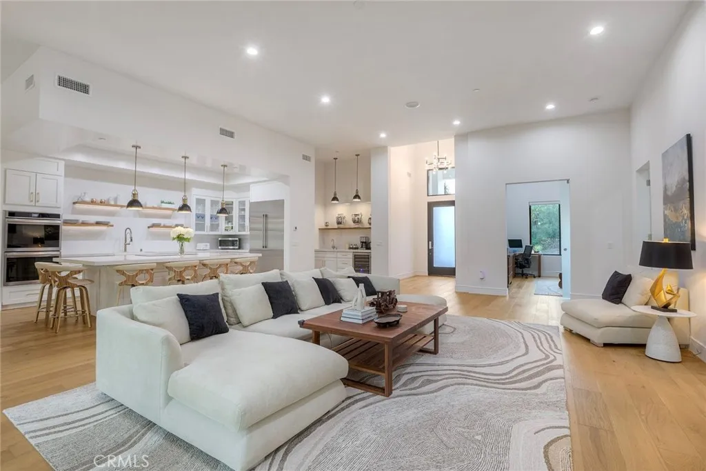 https://cdn.realtyfeed.com/cdn/127/306616450/08fcde4a6a79ae6ce1b929834db12747.webp