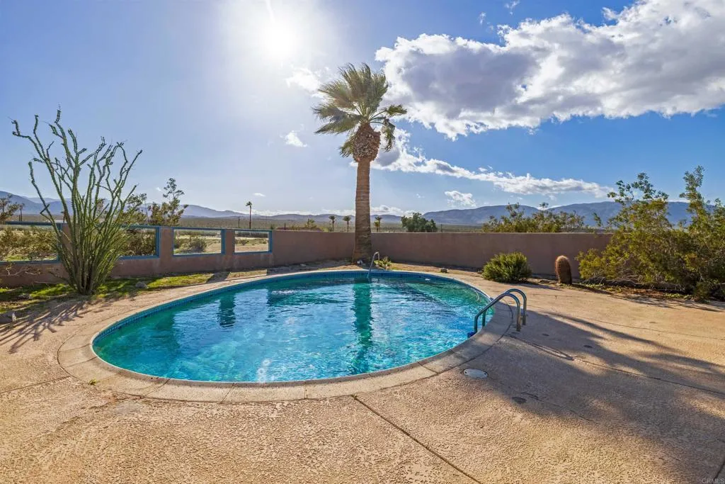 https://cdn.realtyfeed.com/cdn/127/306616464/15db3ae8465d8000fe14758bc03da06c.webp