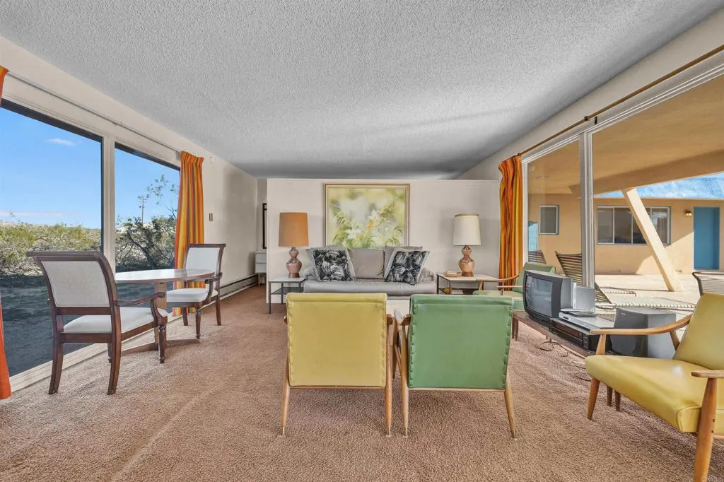 https://cdn.realtyfeed.com/cdn/127/306616464/eff5303af483e4990f5f5f8531695cfc.webp