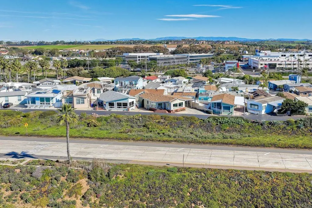 https://cdn.realtyfeed.com/cdn/127/306616595/da4fc790d9b01ee3b687b141086f8843.webp