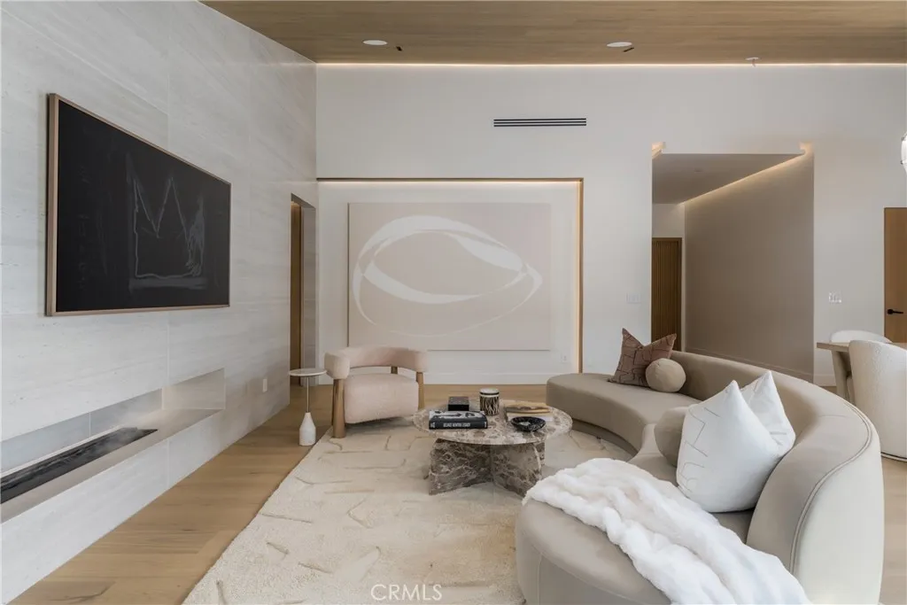 https://cdn.realtyfeed.com/cdn/127/306616651/72a59f8f7390a4f83472451a95eecfe2.webp