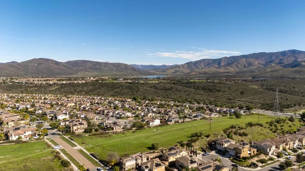 https://cdn.realtyfeed.com/cdn/127/306616719/10a35c6f54f7cc25766f1e9fa5addcc7.webp