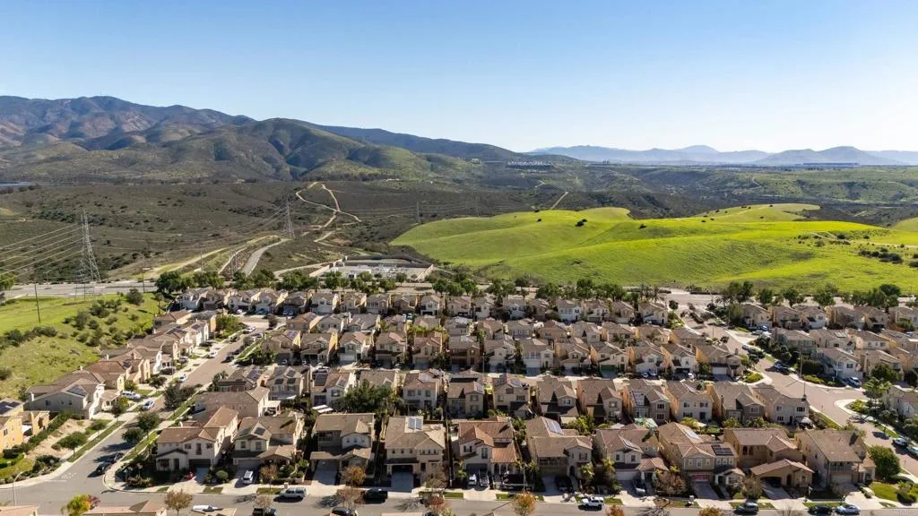https://cdn.realtyfeed.com/cdn/127/306616719/408253b317e6a617a382b07ef27ea8e2.webp