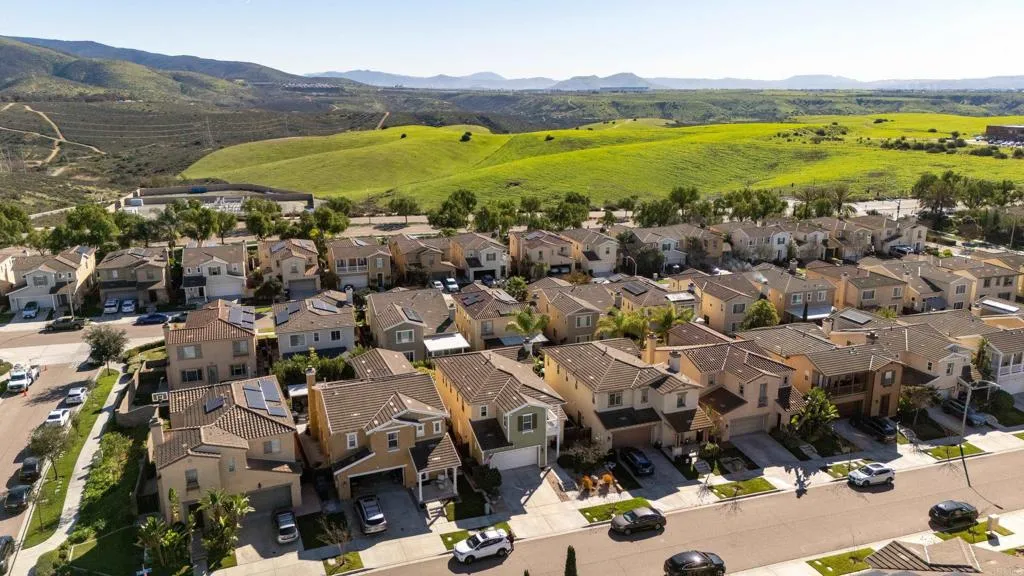 https://cdn.realtyfeed.com/cdn/127/306616719/66e3bccd70813529c8efd5301a0faa47.webp