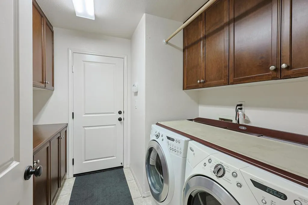 https://cdn.realtyfeed.com/cdn/127/306616719/af4a38823e60e7a85a88a83c4a513378.webp