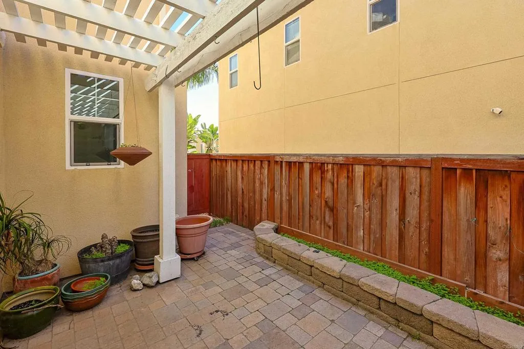 https://cdn.realtyfeed.com/cdn/127/306616719/af9912b61469f892748f2d82979b13c8.webp