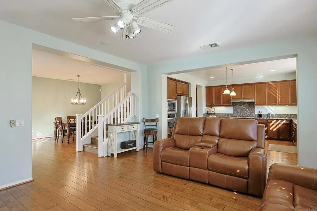 https://cdn.realtyfeed.com/cdn/127/306616719/f649d29d98c6a6b61db238db610ffa60.webp