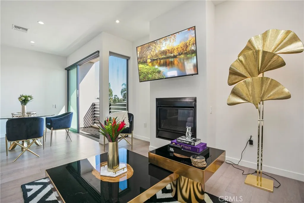 823 N Fuller Unit E, West Hollywood, CA 90046 - Photo 3 of 22, West Hollywood, CA