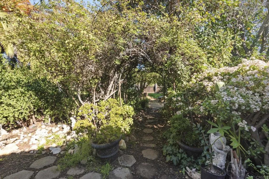 https://cdn.realtyfeed.com/cdn/127/306616897/e0f27090a7f3aa5c5fe3b5e70c32127b.webp