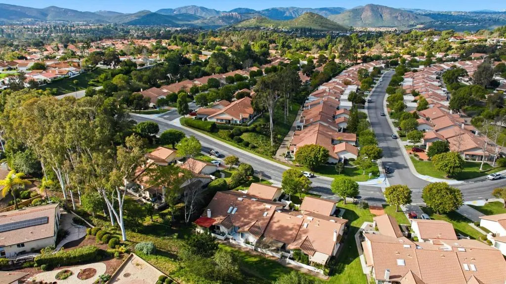 https://cdn.realtyfeed.com/cdn/127/306616908/38dc61b9755187b0f56ba832636aa3e9.webp