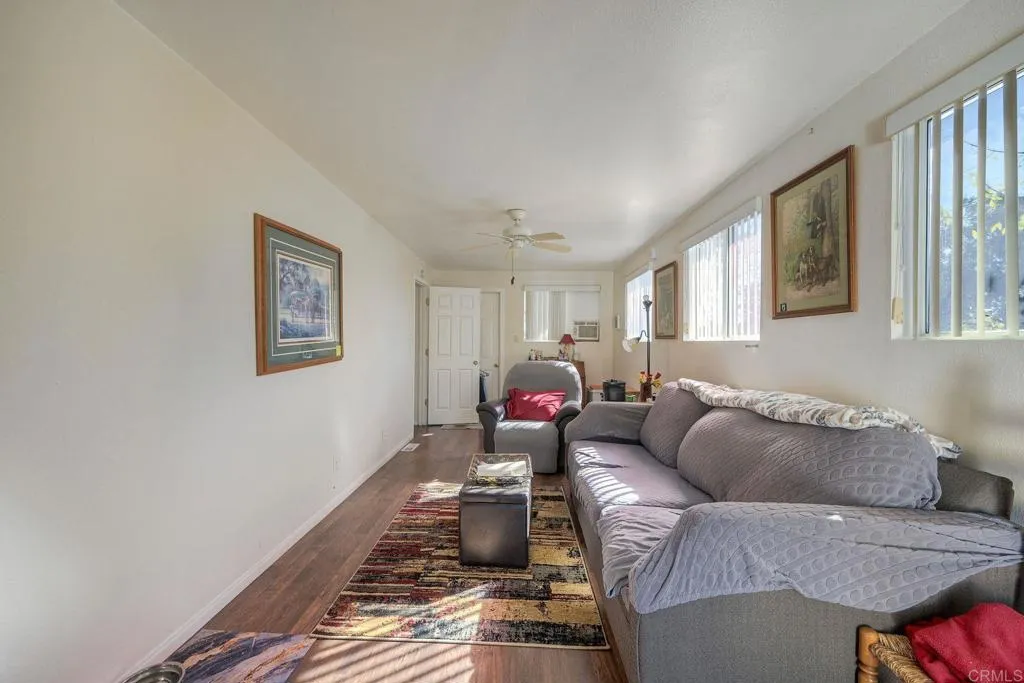 https://cdn.realtyfeed.com/cdn/127/306616919/2b975996f33441bd2bdaabb67515baf8.webp