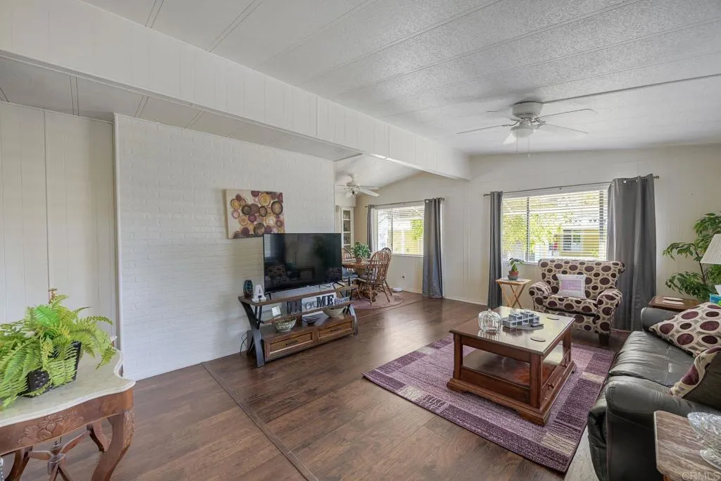 https://cdn.realtyfeed.com/cdn/127/306616919/39f73bcb15c692057d50b878c9a51291.webp