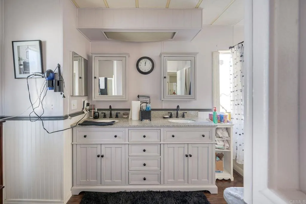 https://cdn.realtyfeed.com/cdn/127/306616919/642be90fb24ffd52173e42dcd261a438.webp