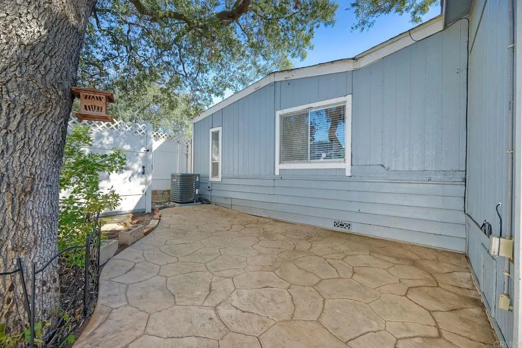 https://cdn.realtyfeed.com/cdn/127/306616919/8e86c81ee1e3d958e4bd0b8e7496a865.webp