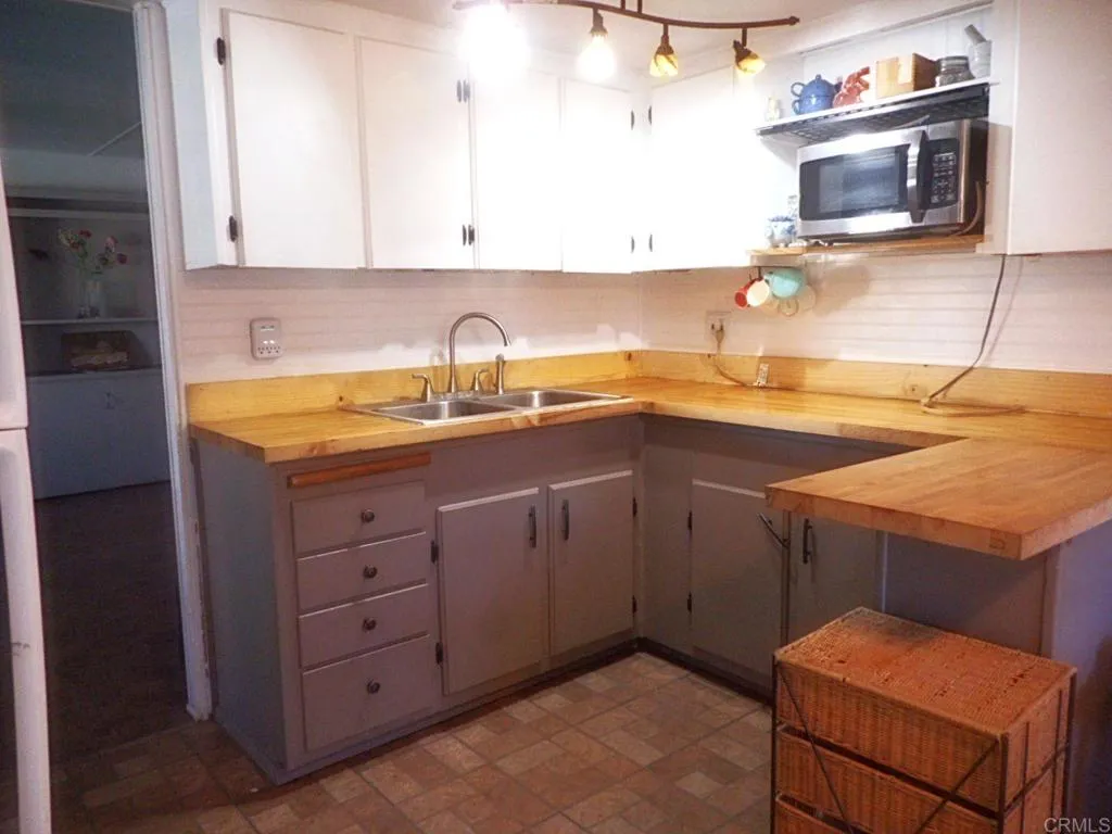 https://cdn.realtyfeed.com/cdn/127/306616958/86ddbe42f5ad22e3f340ef3c8caf9bea.webp