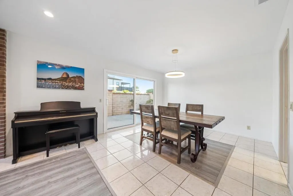 https://cdn.realtyfeed.com/cdn/127/306617011/833f2a90a1a943c3f99ef4550818d599.webp