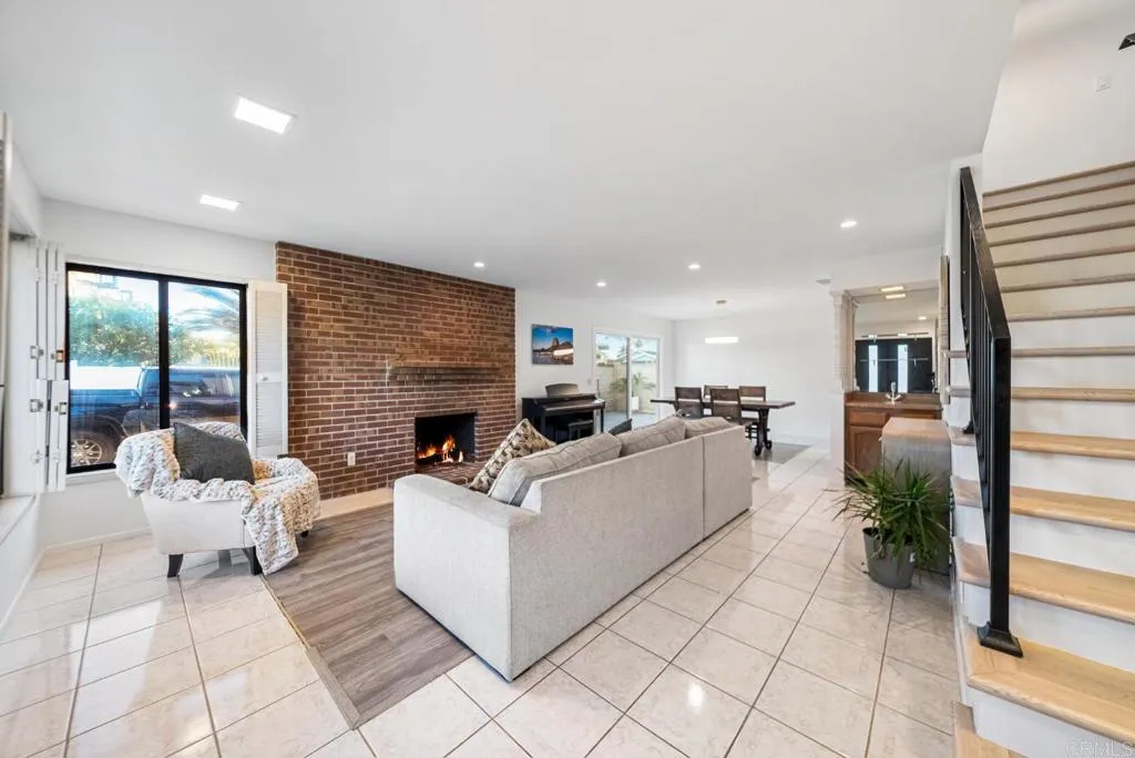 https://cdn.realtyfeed.com/cdn/127/306617011/ad2891d618f8f19f6e6c1a80d5762c3e.webp