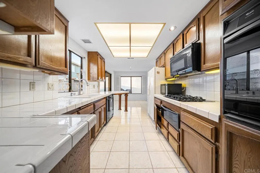 https://cdn.realtyfeed.com/cdn/127/306617011/d8cd22b086fe48f2767b399014d3aed2.webp