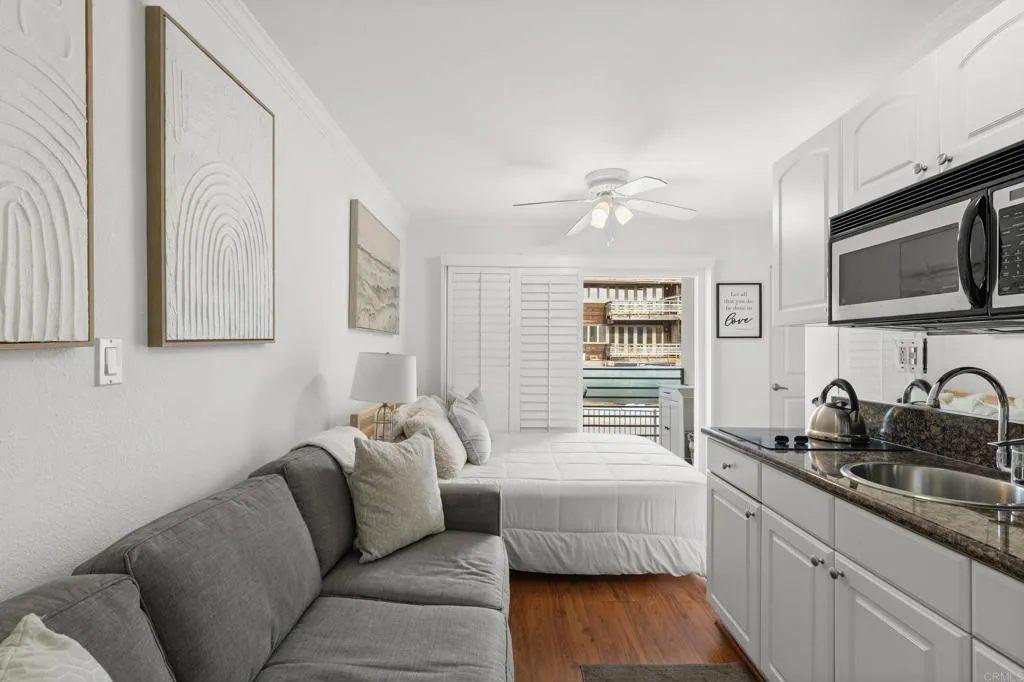 https://cdn.realtyfeed.com/cdn/127/306617119/447ec57ed438f8030a6e46688c4a9915.webp