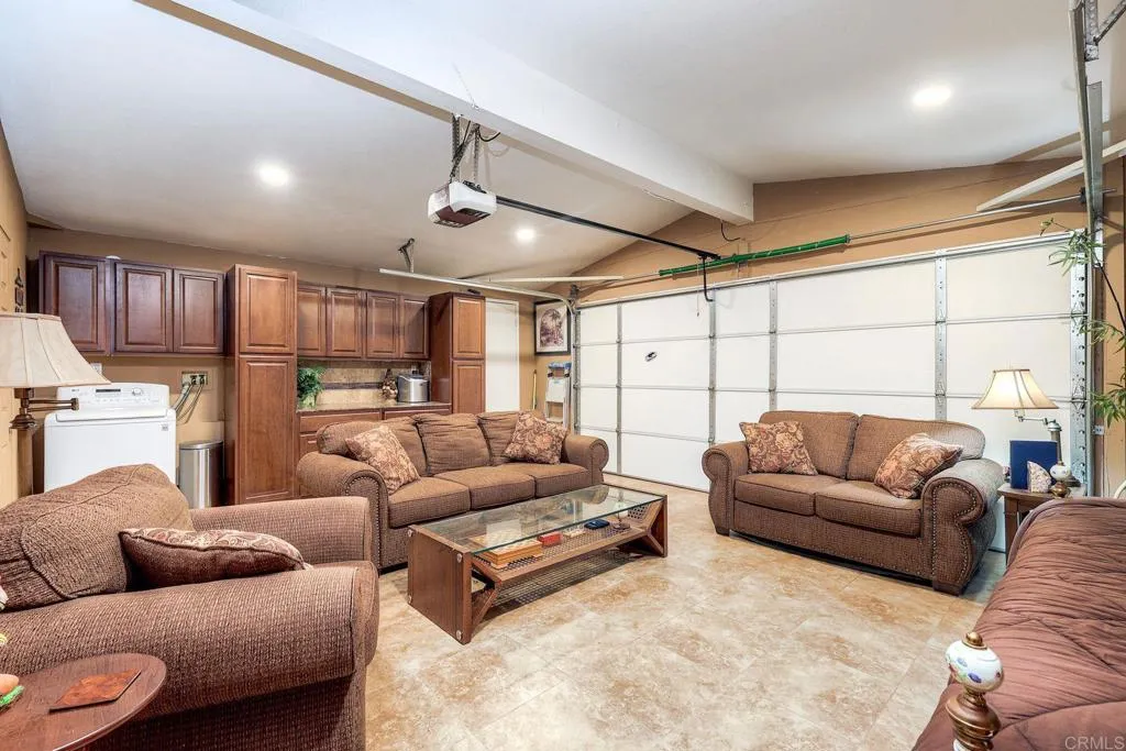 https://cdn.realtyfeed.com/cdn/127/306617124/a88ae39499b26a51be0e28f823bfde1c.webp