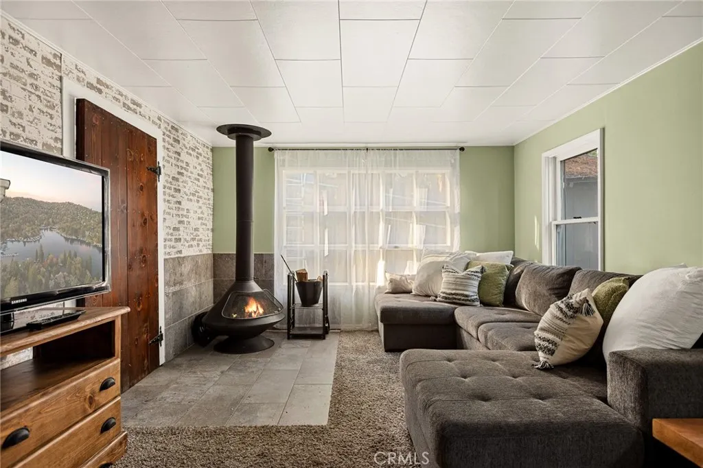 25616 Hi Lane, Twin Peaks, CA 92391 - Photo 4 of 20, Twin Peaks, CA